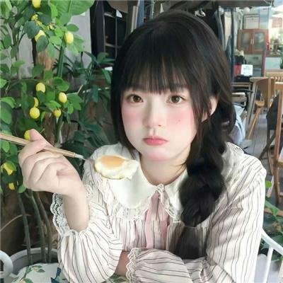 空房间里的女人